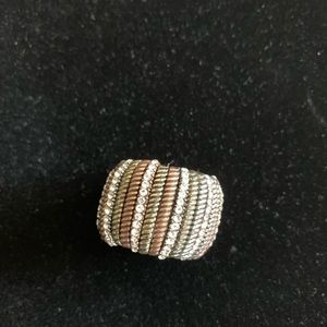 Stretchy ring